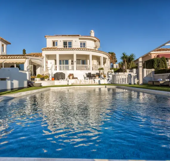 Venta de villa independiente en El Chaparral