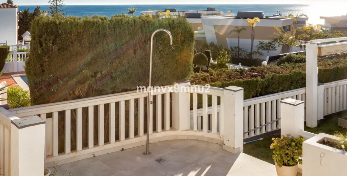 Venta de villa independiente en El Chaparral 11