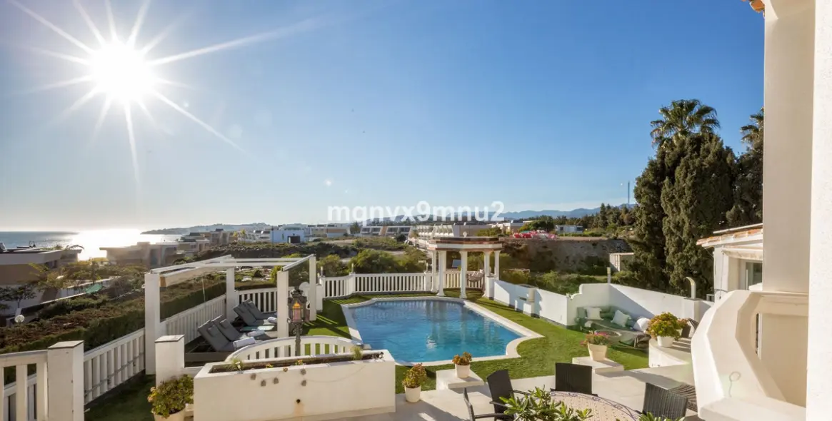 Venta de villa independiente en El Chaparral 12