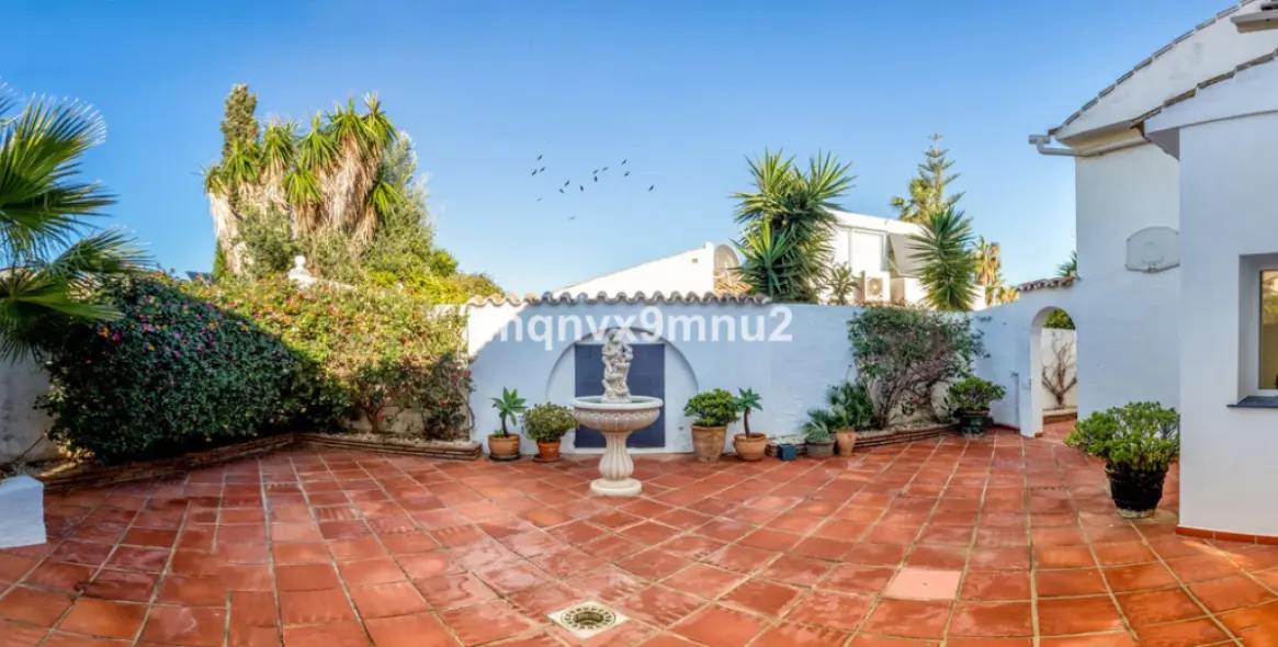 Продажа  отдельно стоящей виллы в El Chaparral 22