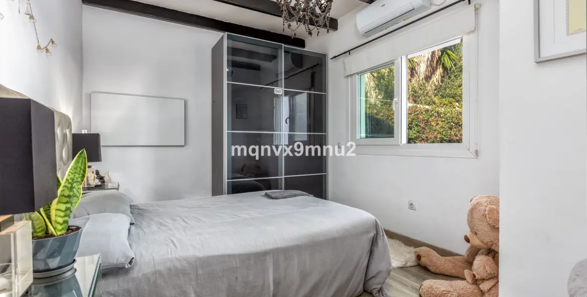 Продажа  отдельно стоящей виллы в El Chaparral 23