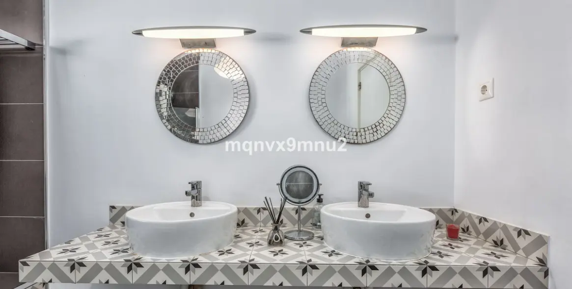 Продажа  отдельно стоящей виллы в El Chaparral 28