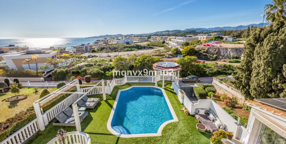 Продажа  отдельно стоящей виллы в El Chaparral 33