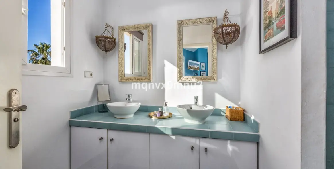 Продажа  отдельно стоящей виллы в El Chaparral 35