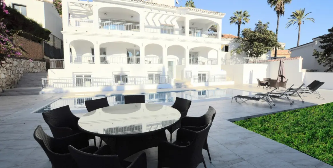 Продажа  отдельно стоящей виллы в Benalmadena 1