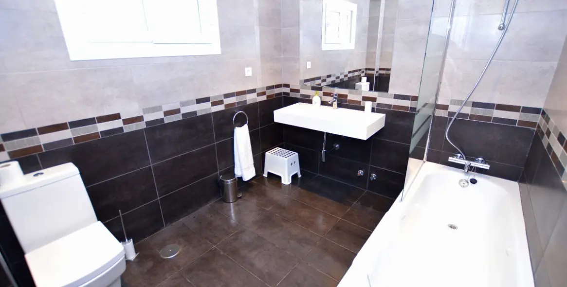 Продажа  отдельно стоящей виллы в Benalmadena 28