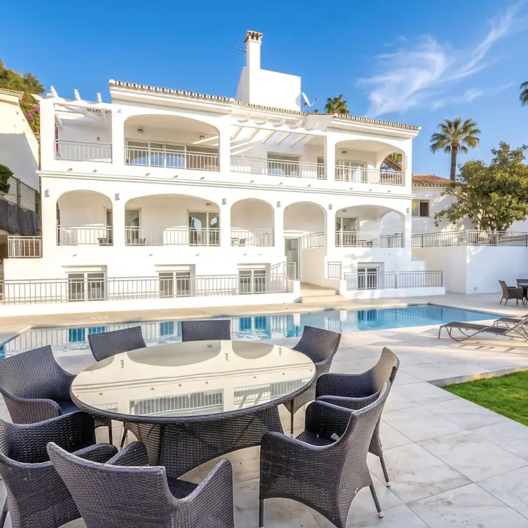 Sale of detached villa in Benalmadena