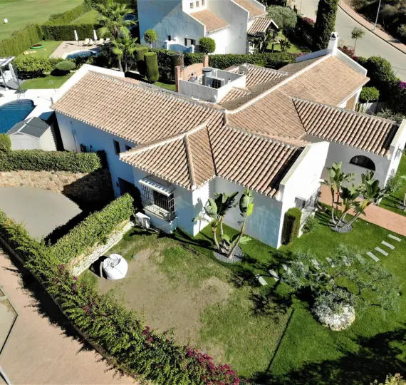 Sale of detached villa in Cerros del Aguila