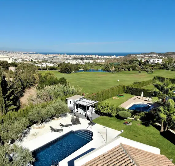 Sale of detached villa in Cerros del Aguila