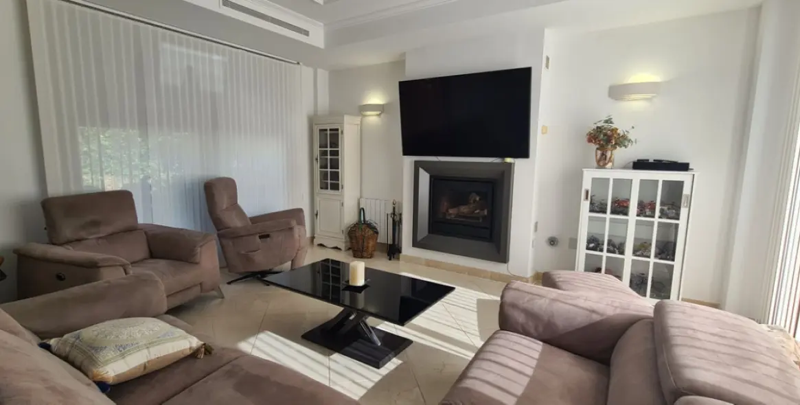 Venta de villa independiente en Cerros del Aguila 7