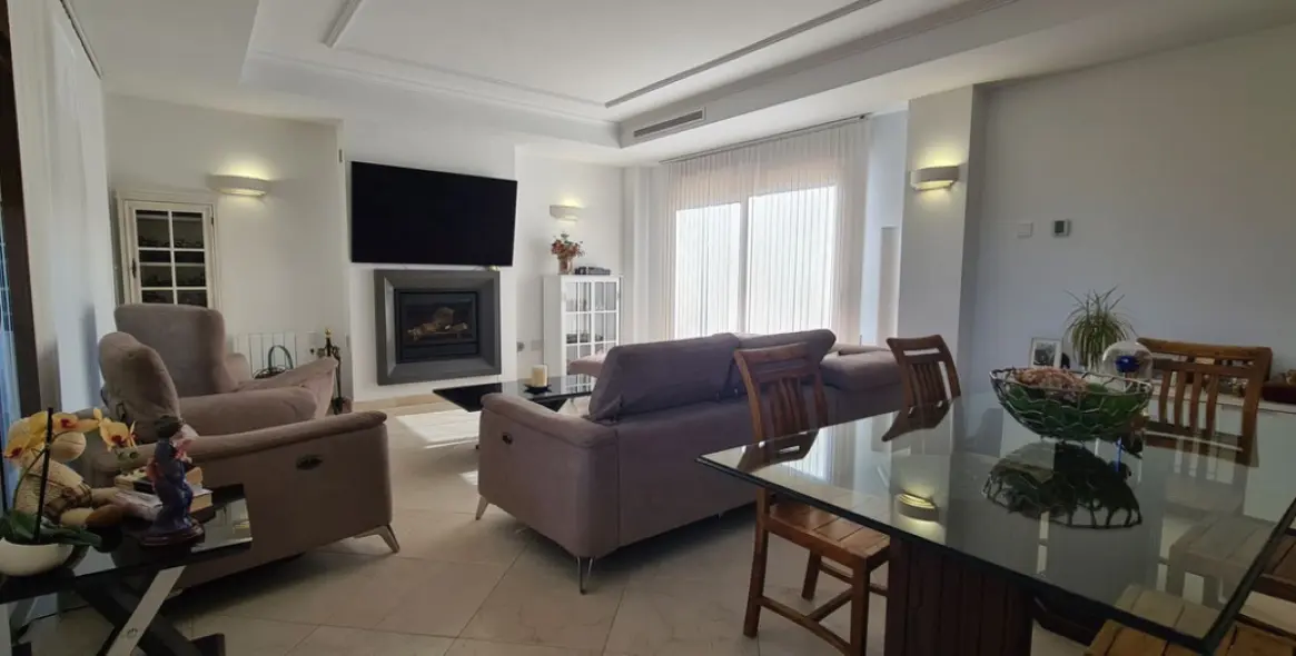 Venta de villa independiente en Cerros del Aguila 8