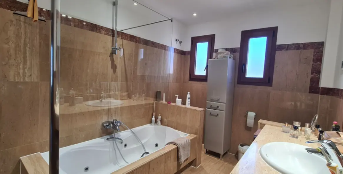 Venta de villa independiente en Cerros del Aguila 16