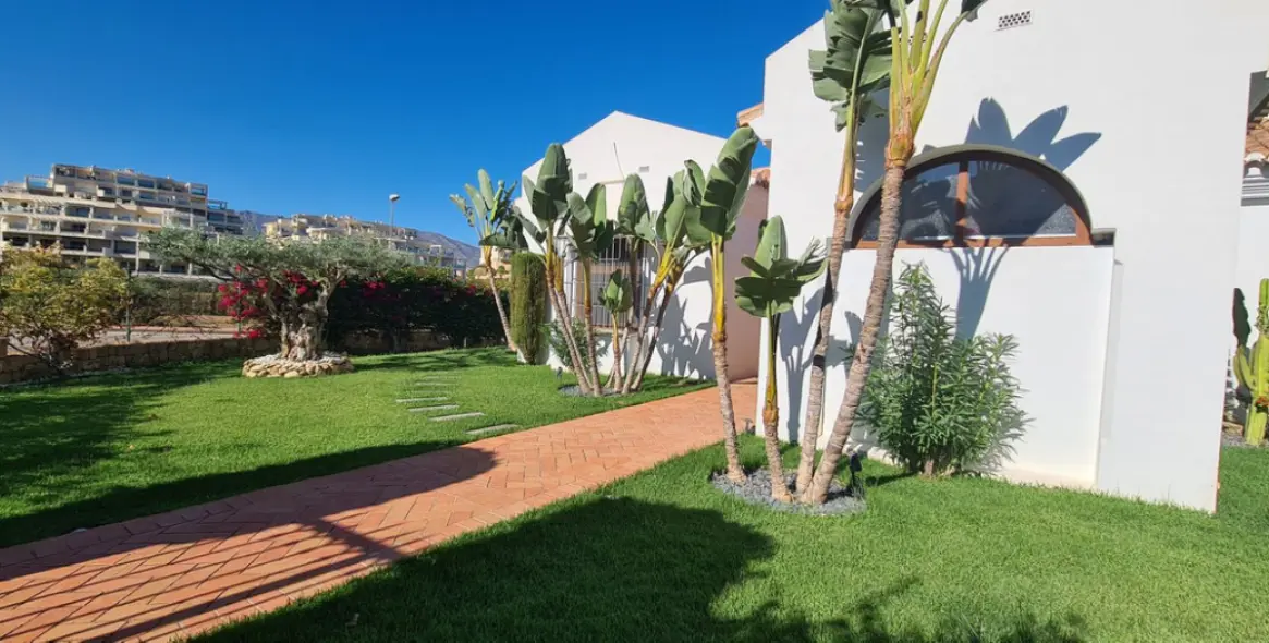 Venta de villa independiente en Cerros del Aguila 23