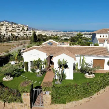 Venta de villa independiente en Cerros del Aguila