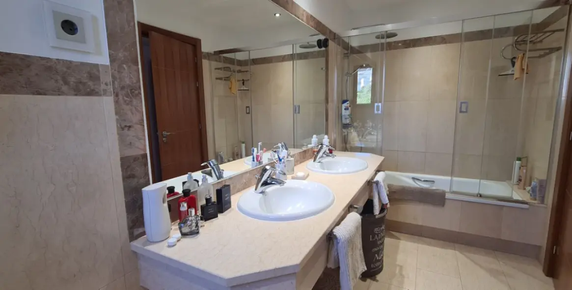 Sale of detached villa in Cerros del Aguila 17