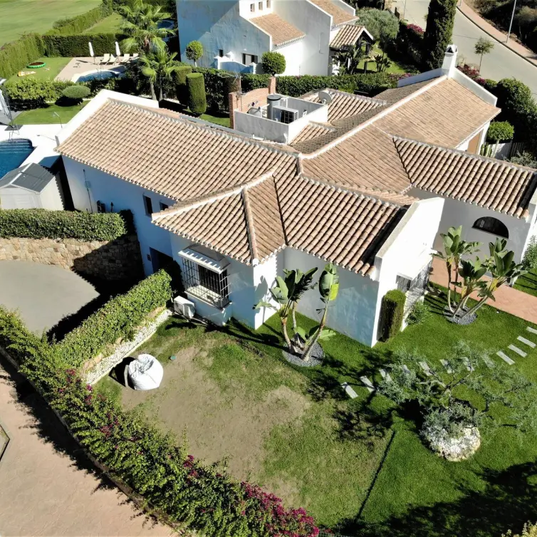 Sale of detached villa in Cerros del Aguila