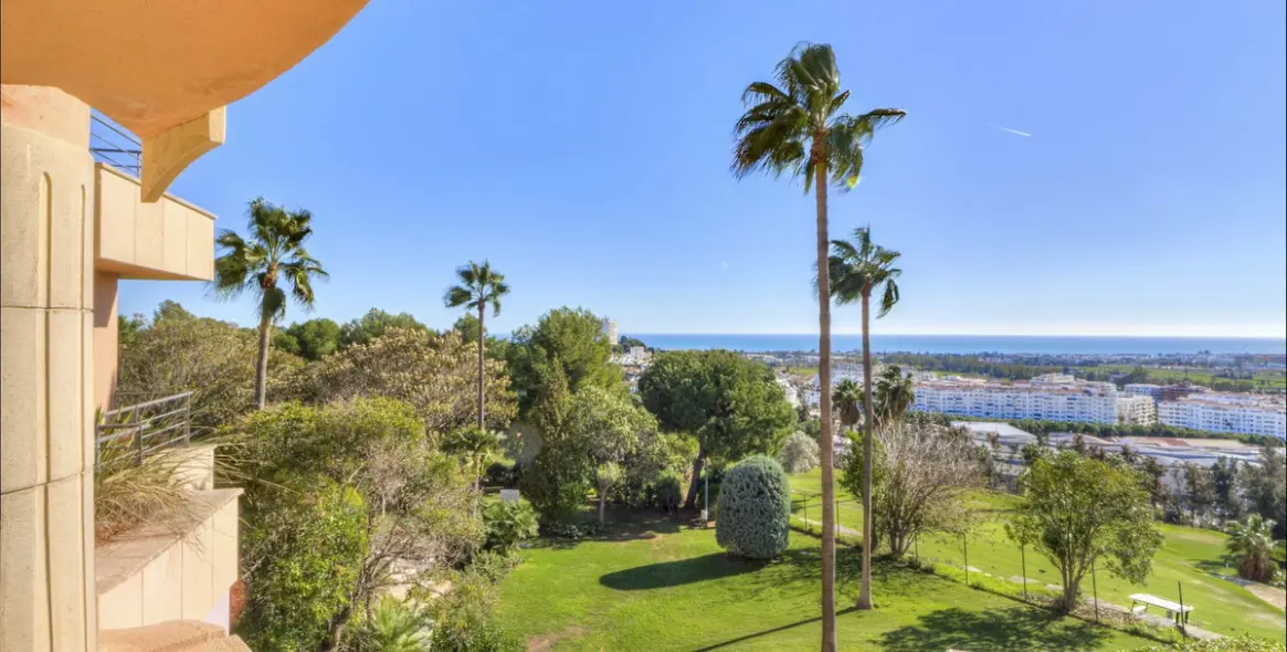 Продажа апартаментов на среднем этаже в Nueva Andalucía 2