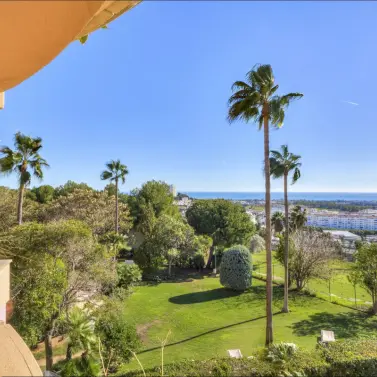 Venta de apartamento en planta media en Nueva Andalucía