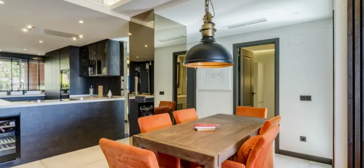 Venta de apartamento en planta media en Nueva Andalucía 4