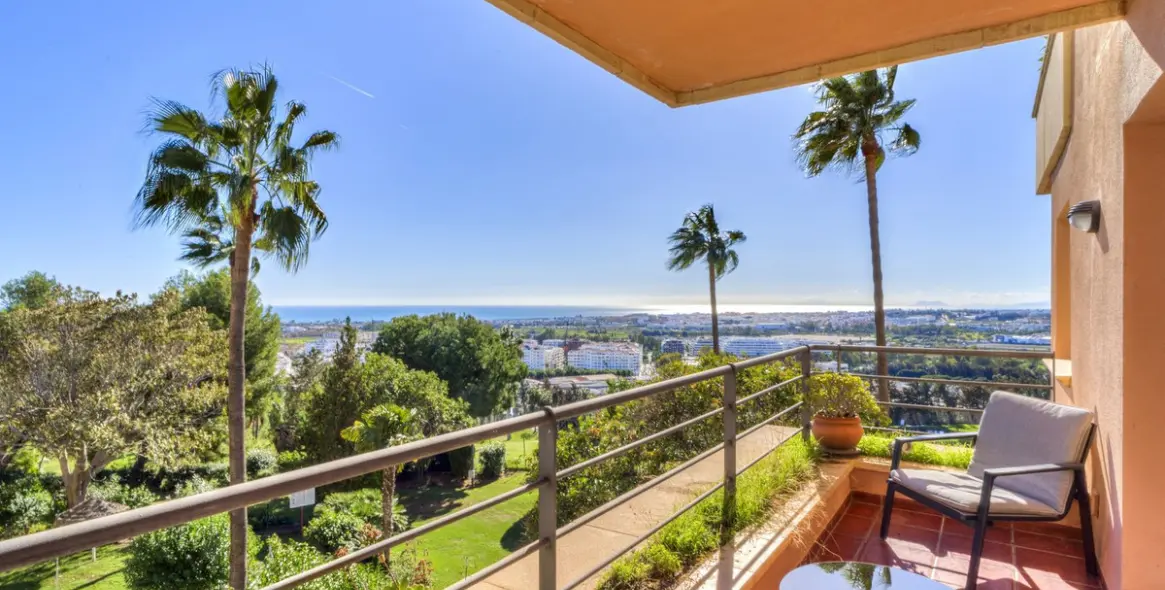 Продажа апартаментов на среднем этаже в Nueva Andalucía 7