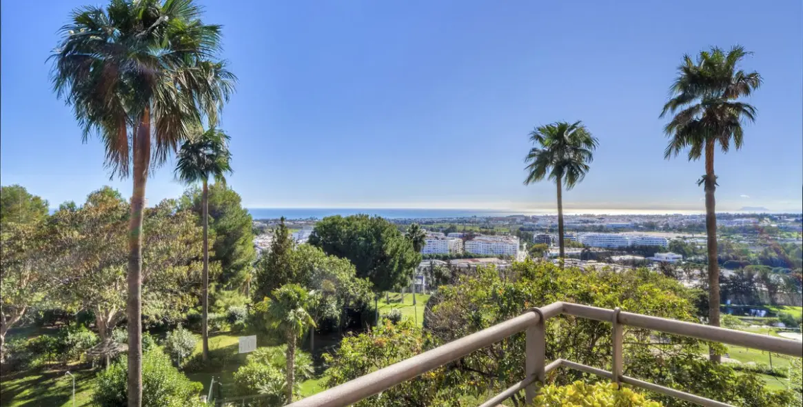 Продажа апартаментов на среднем этаже в Nueva Andalucía 14