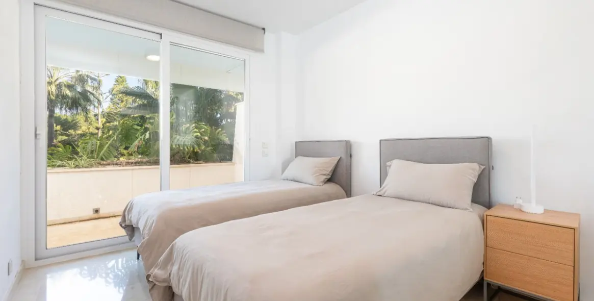 Продажа апартаментов на среднем этаже в Estepona 4