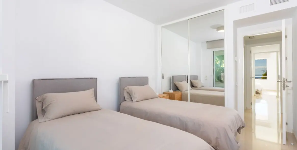 Продажа апартаментов на среднем этаже в Estepona 5