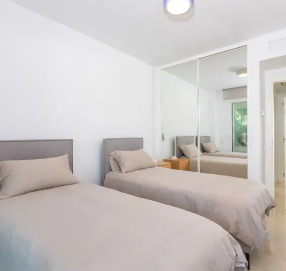 Venta de apartamento en planta media en Estepona