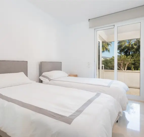 Venta de apartamento en planta media en Estepona