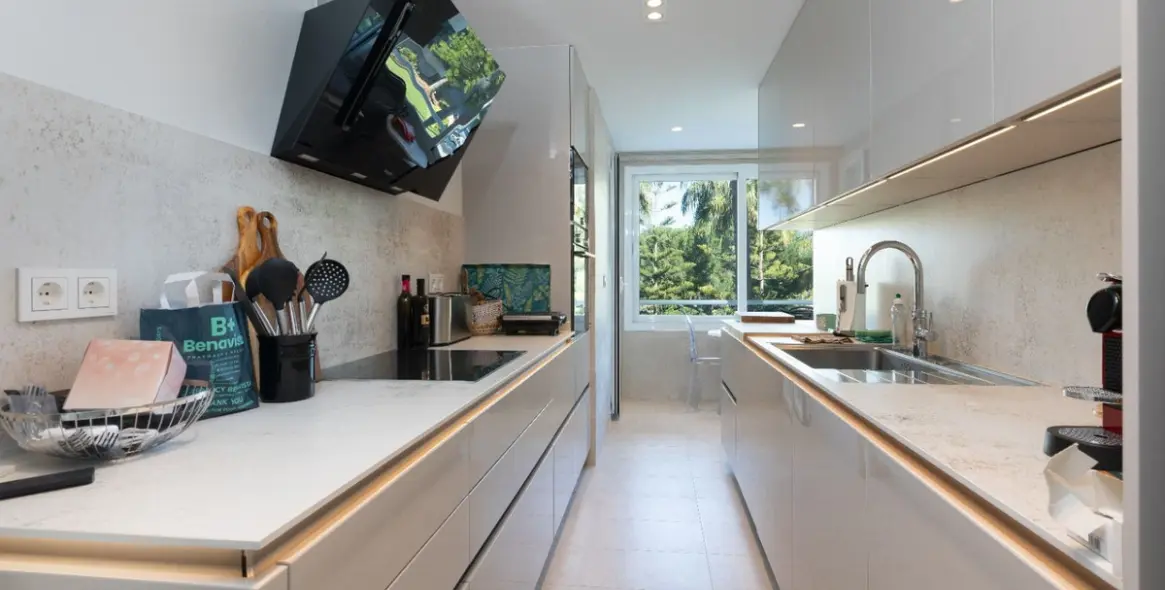 Продажа апартаментов на среднем этаже в Estepona 7