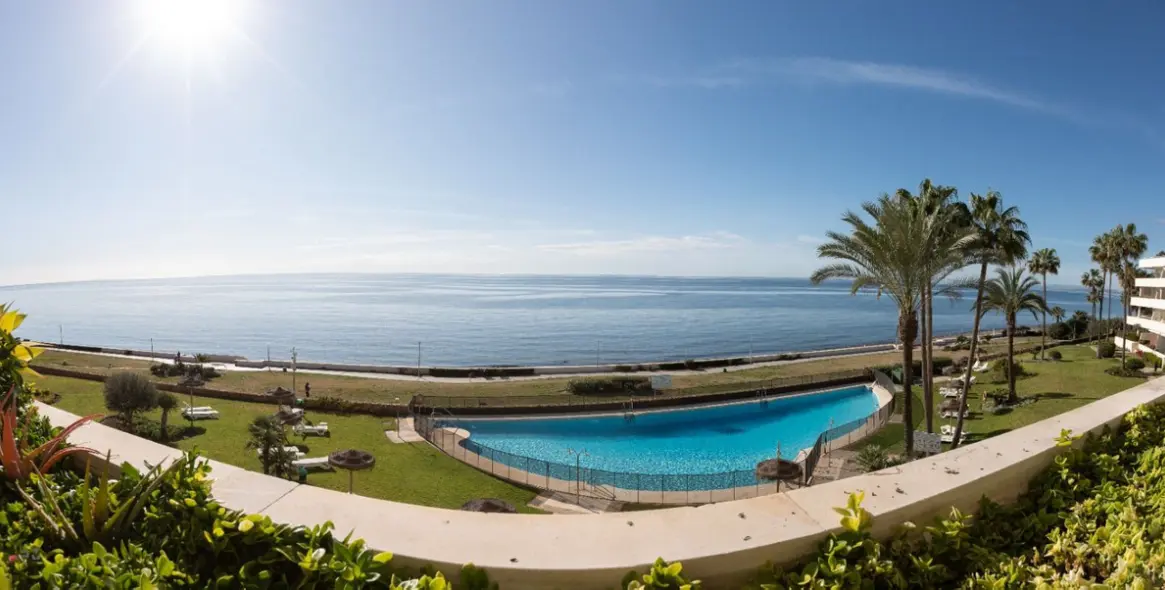 Продажа апартаментов на среднем этаже в Estepona 13