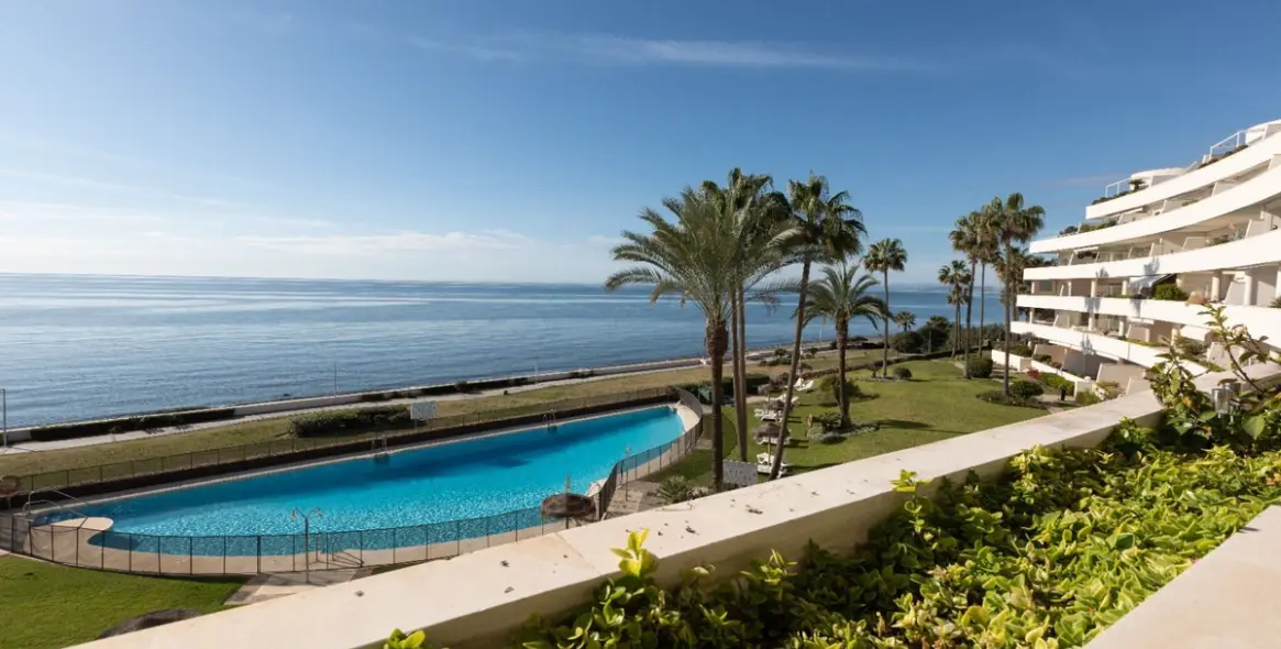 Продажа апартаментов на среднем этаже в Estepona 17