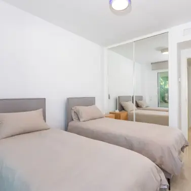 Sale of middle floor apartment in Estepona