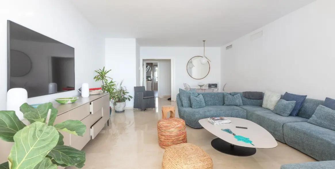 Продажа апартаментов на среднем этаже в Estepona 9