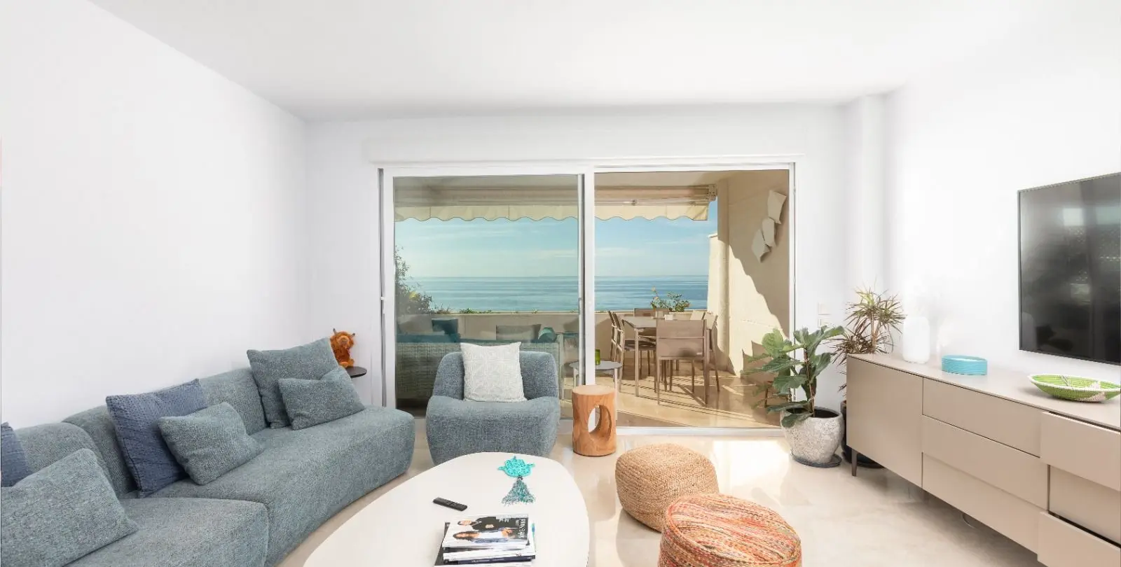 Sale of middle floor apartment in Estepona 3