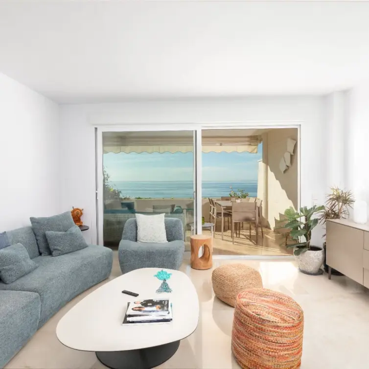 Sale of middle floor apartment in Estepona
