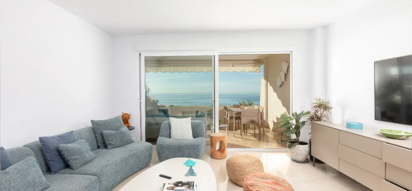 Sale of middle floor apartment in Estepona 2