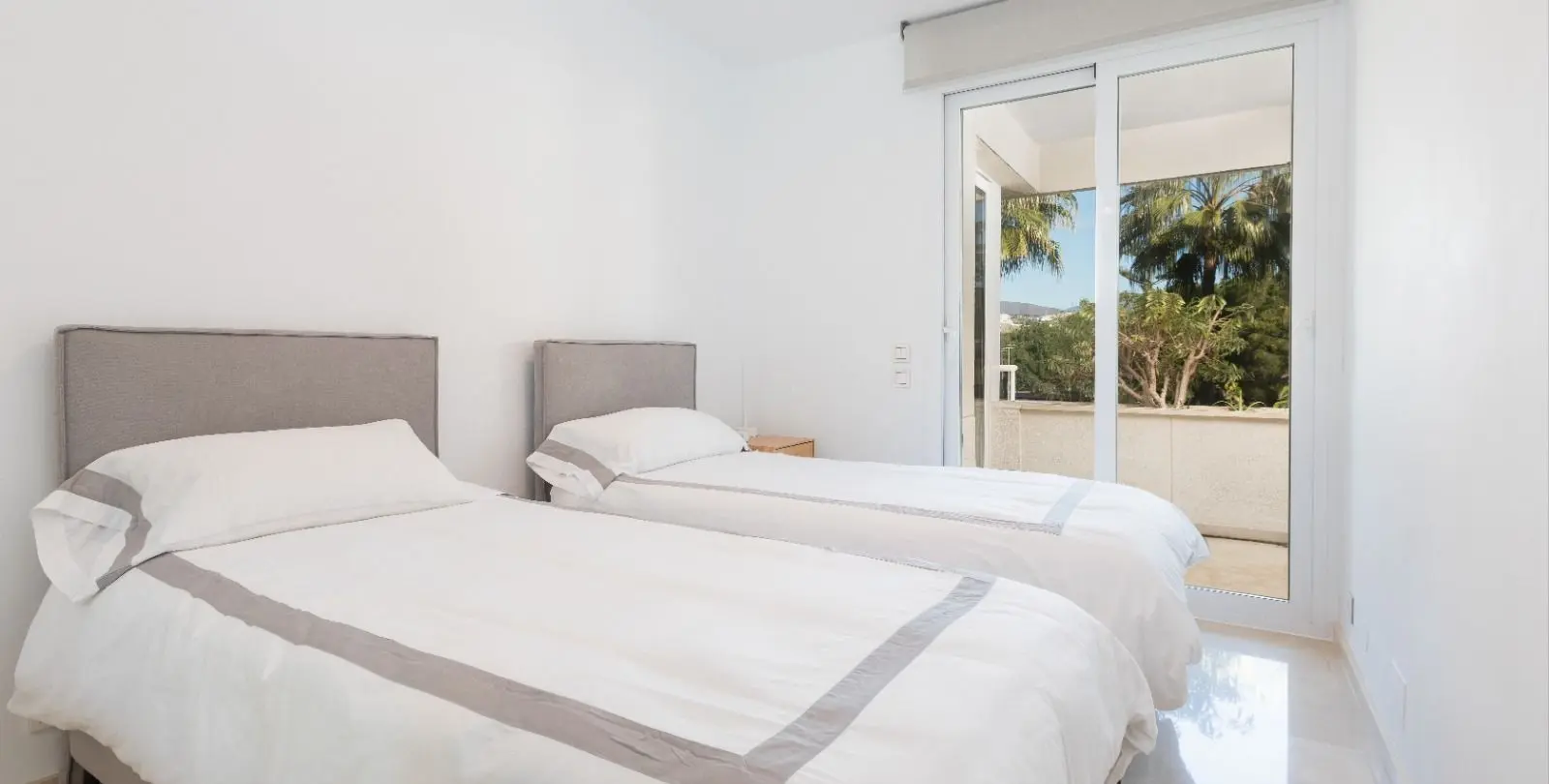 Sale of middle floor apartment in Estepona 6