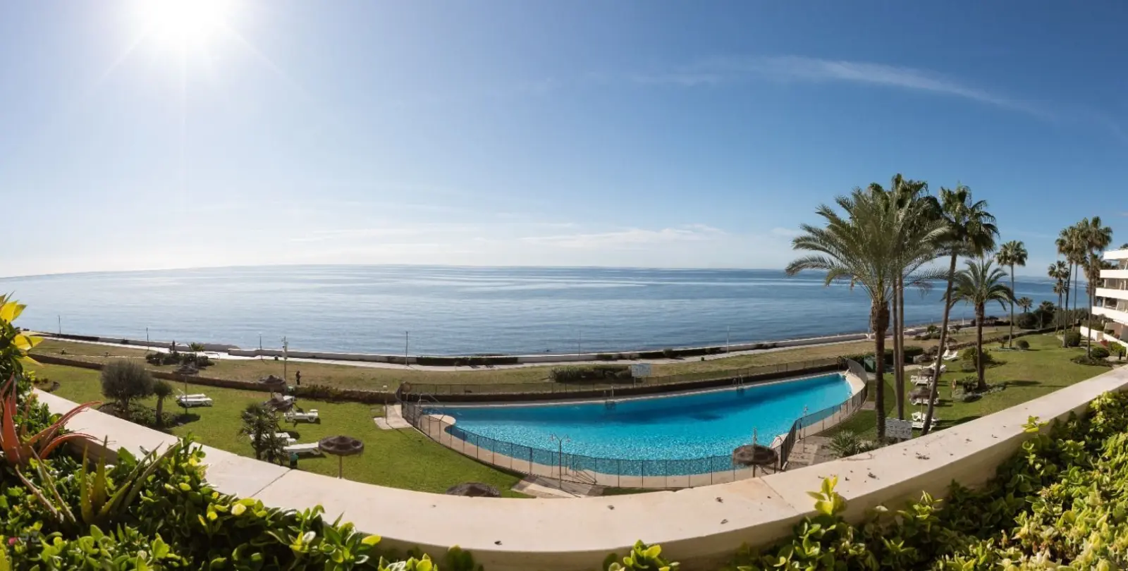 Sale of middle floor apartment in Estepona 13