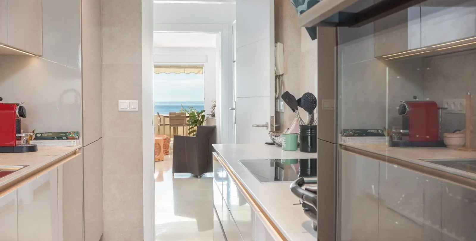Sale of middle floor apartment in Estepona 14