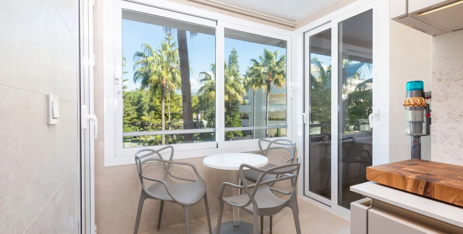 Sale of middle floor apartment in Estepona 19