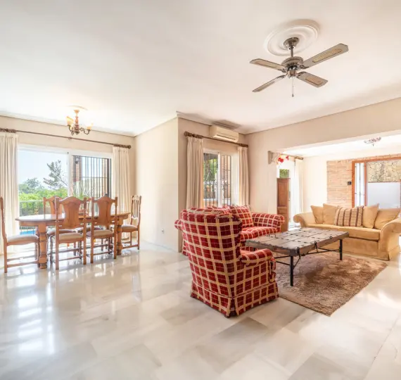 Продажа  отдельно стоящей виллы в El Rosario