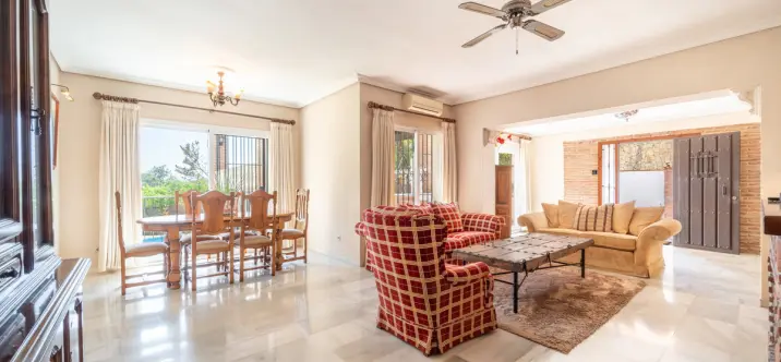 Продажа  отдельно стоящей виллы в El Rosario 2