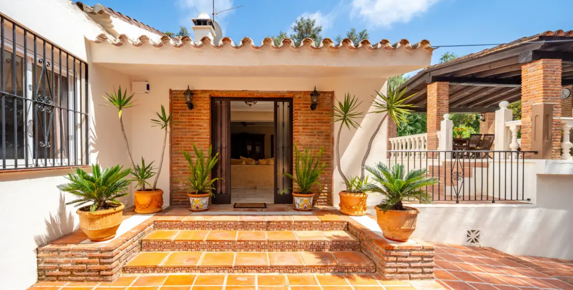 Продажа  отдельно стоящей виллы в El Rosario 13