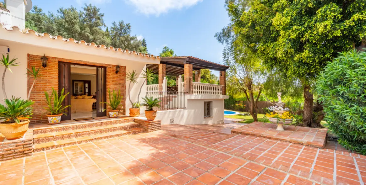 Продажа  отдельно стоящей виллы в El Rosario 14