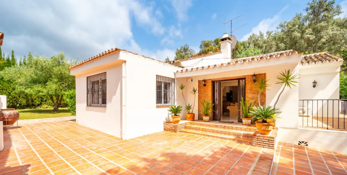 Продажа  отдельно стоящей виллы в El Rosario 15