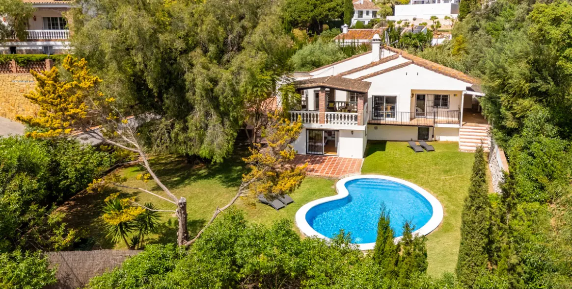 Продажа  отдельно стоящей виллы в El Rosario 1