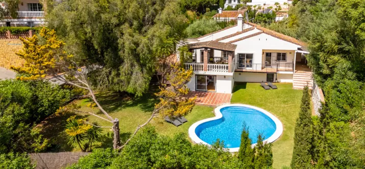 Продажа  отдельно стоящей виллы в El Rosario 0