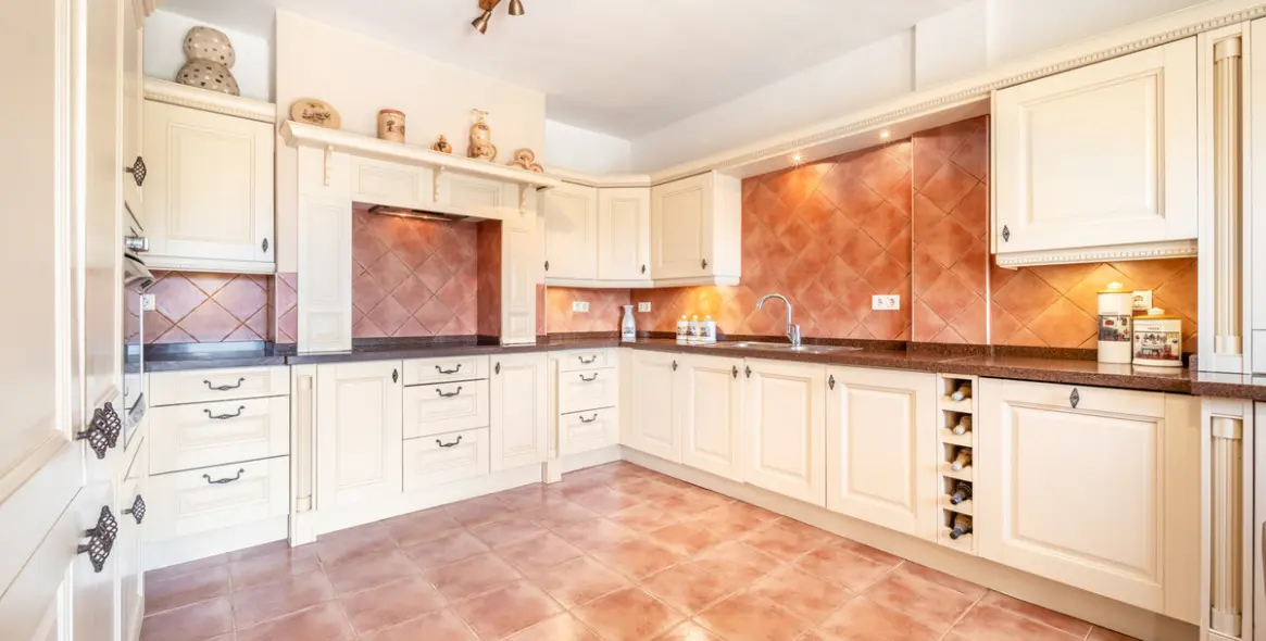 Продажа  отдельно стоящей виллы в El Rosario 4