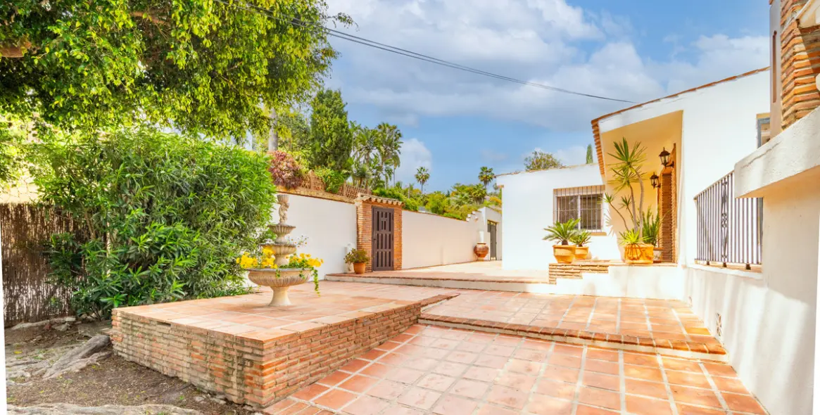 Продажа  отдельно стоящей виллы в El Rosario 16